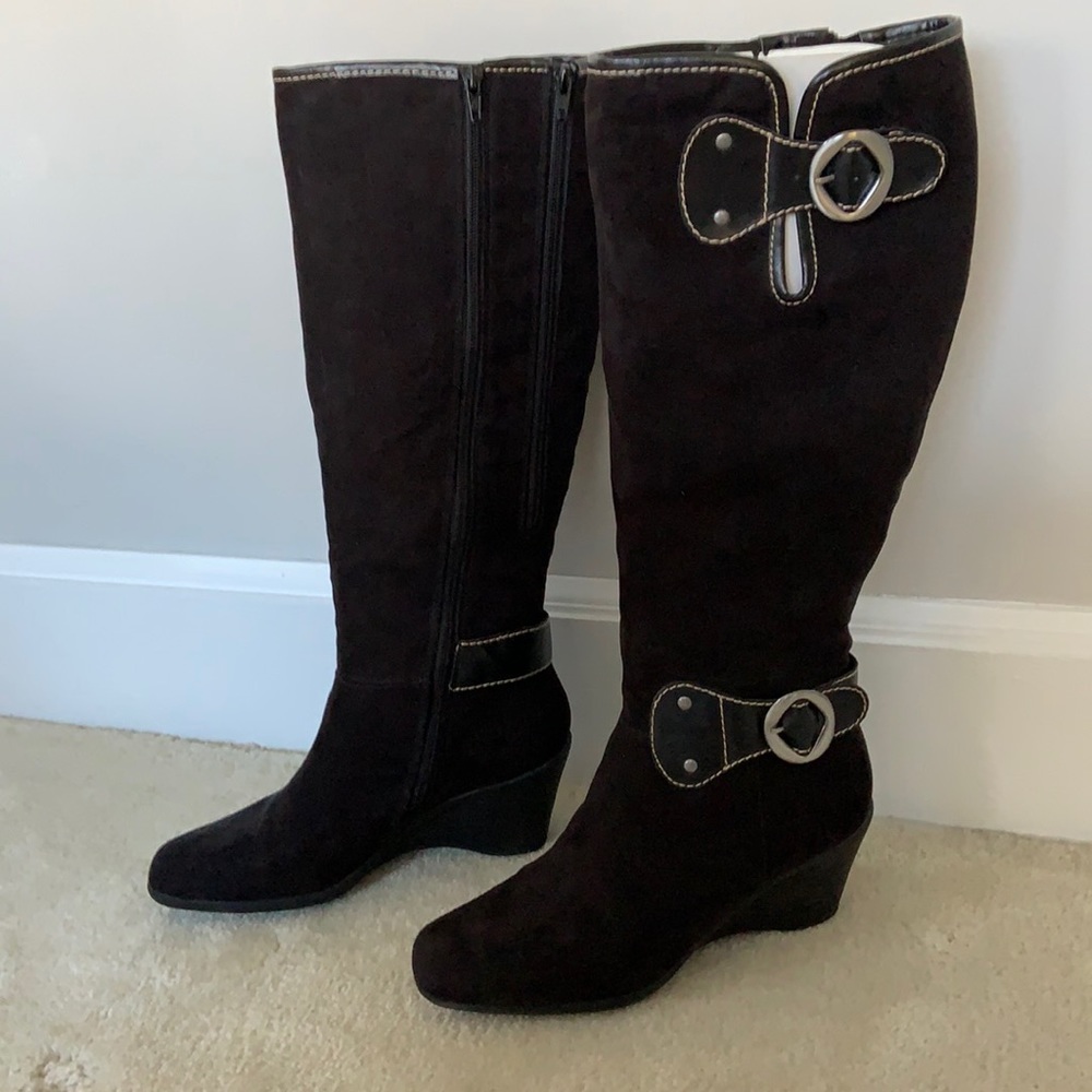 Like New Aerosols Wedge Heel Boots
